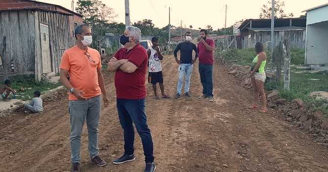 Camacã: Moradores do Brogodó felizes com o casacalhamento e patrolamento do bairro
